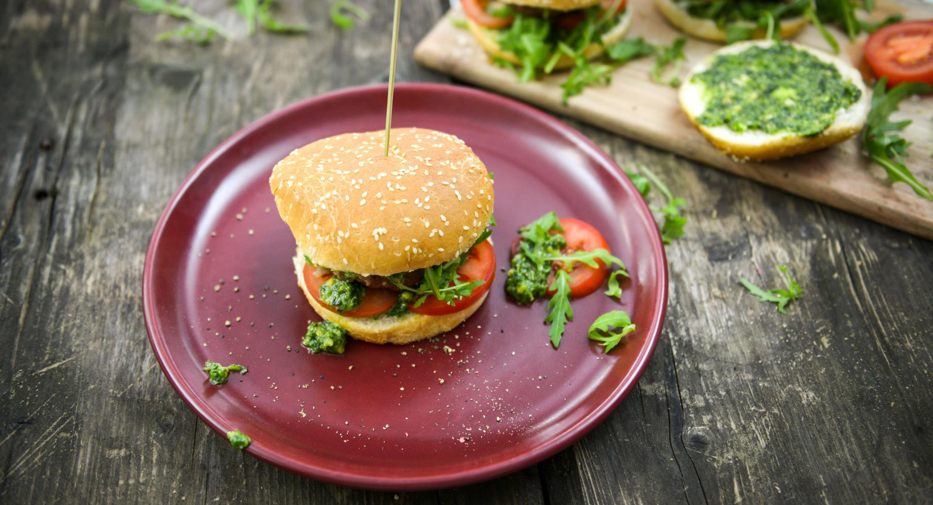 hamburguesa de ternera al pesto