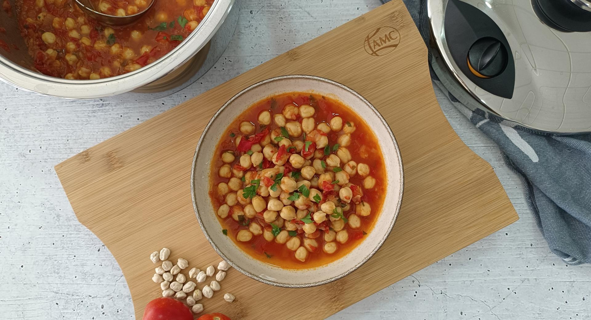 Garbanzos en salsa de tomate