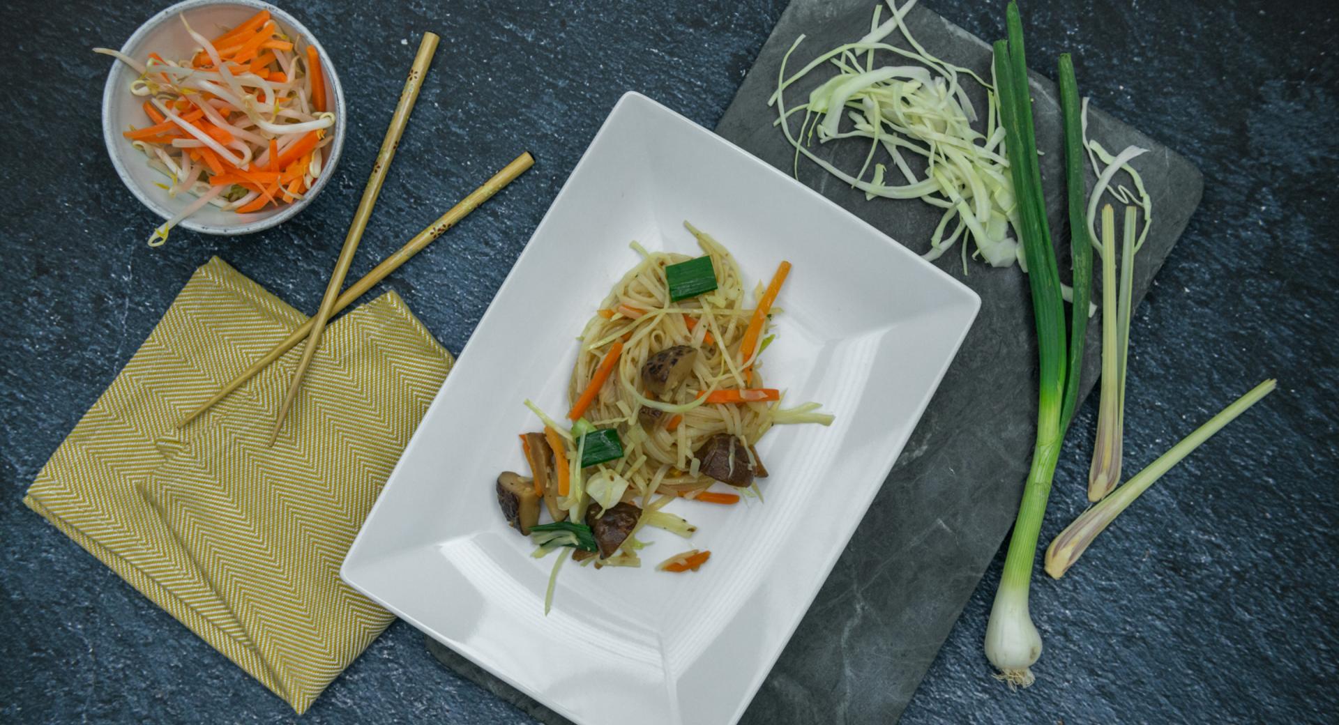  Fideos de arroz con verduras 