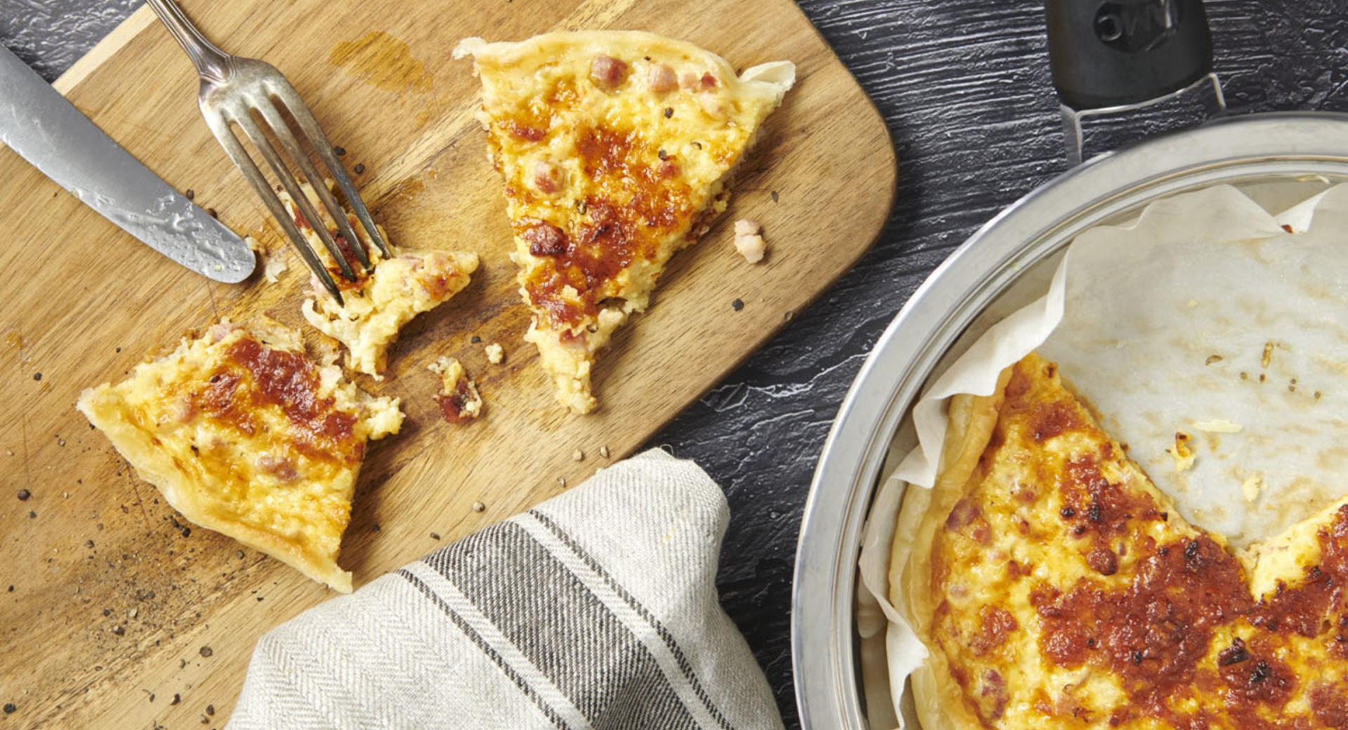 Tarta de jamón y queso con cebolla