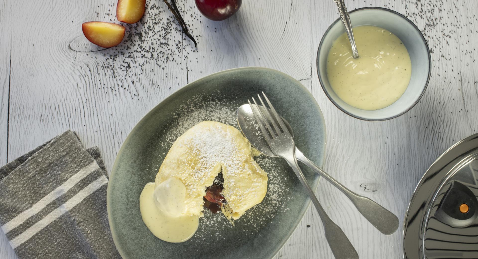 Bollitos de leche con ciruelas y vainilla al vapor