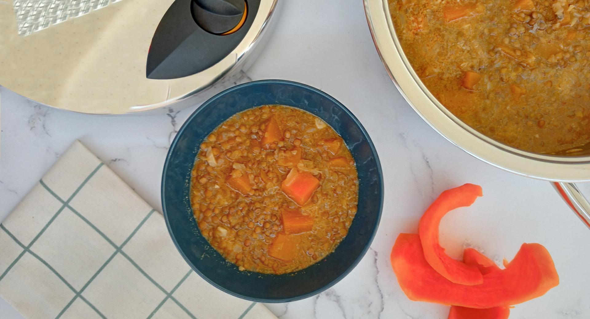 Curry rojo de lentejas con calabaza