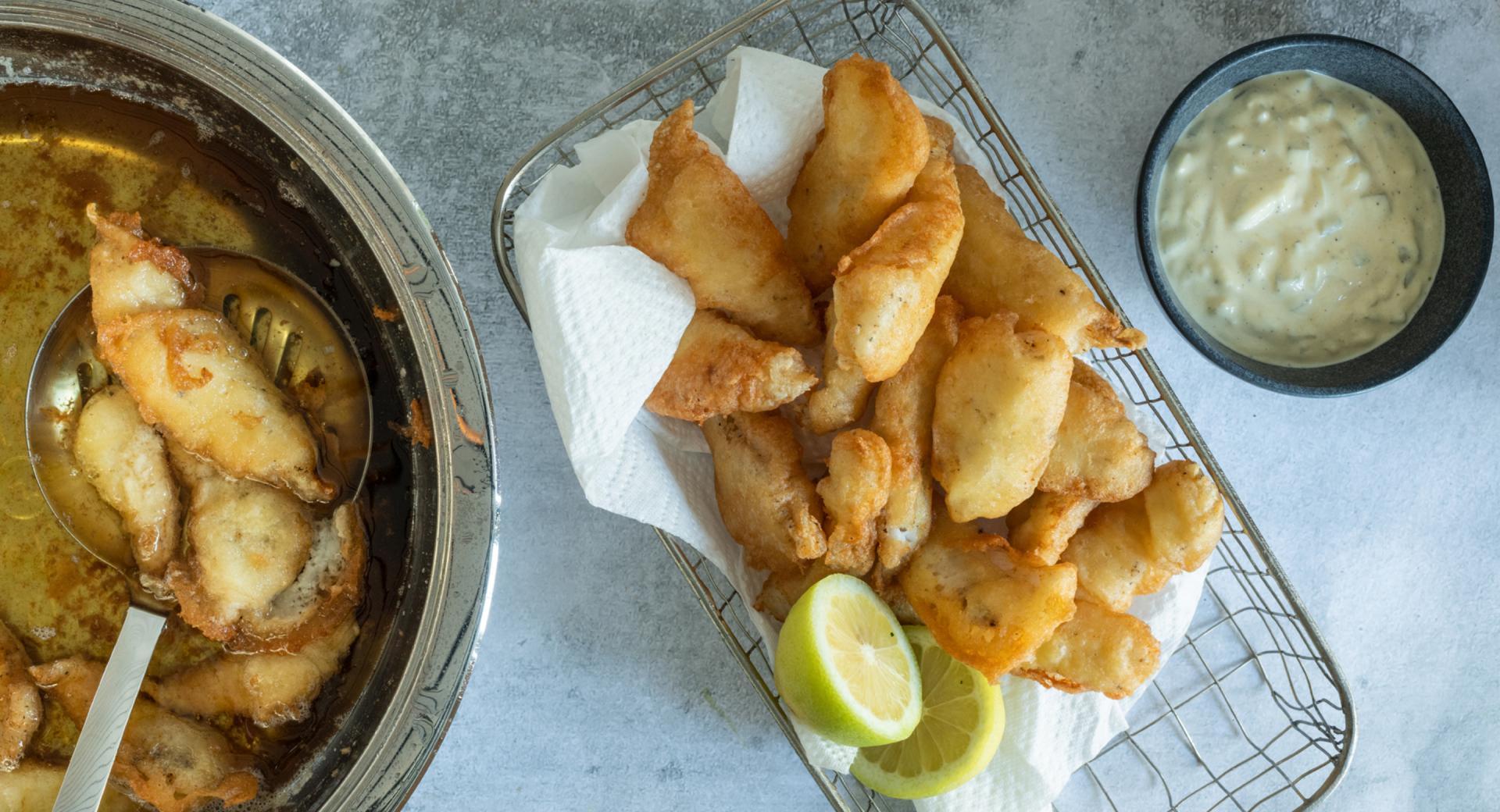 Pescado crujiente con salsa tártara