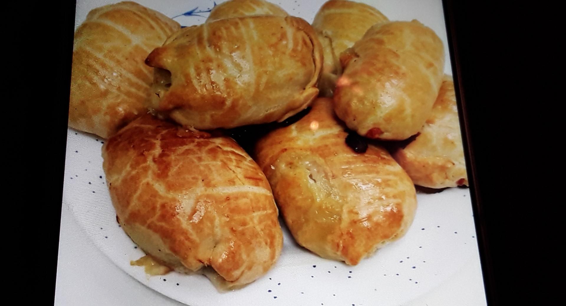 Rollitos de queso de cabra y frutos rojos