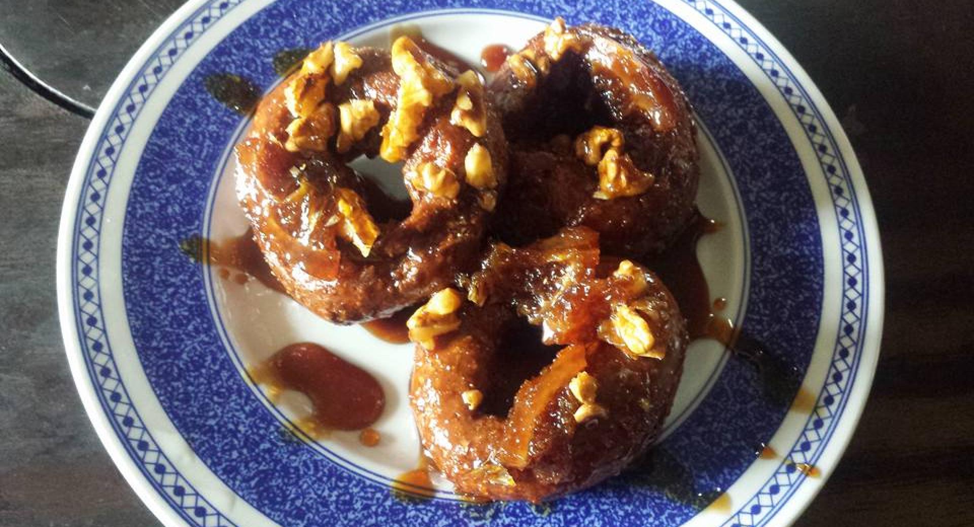 ROSQUILLAS CON NUECES CARAMELIZADAS Y NARANJA CONFITADA .