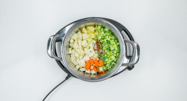 En una olla mezclar las verduras, tomillo y hojuelas de chile. Añadir el caldo de verduras y revolver.
Tapar con la Tapa Rápida (Secuquick Softline).