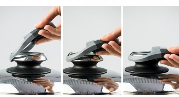Colocar la olla tapada con la Tapa Súper-Vapor (EasyQuick) con un aro de sellado de 24 cm en el Navigenio a temperatura máxima (nivel 6). Encender el Avisador (Audiotherm), colocarlo en el pomo (Visiotherm) y girar hasta que se muestre el símbolo de “chuleta”.