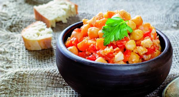 Garbanzos con salsa de tomate