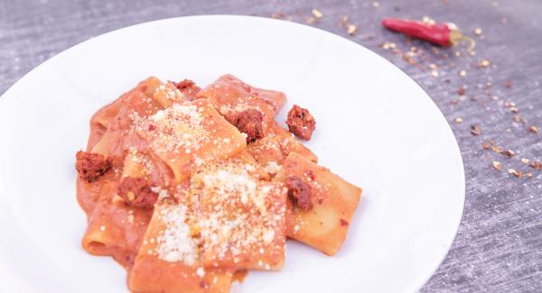 Pasta con salchichas y sobrasada