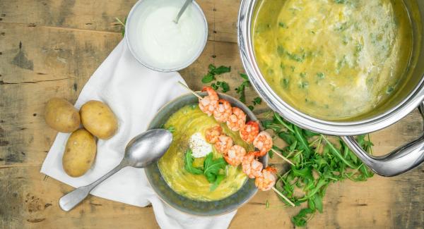 Sopa de patatas con rúcula