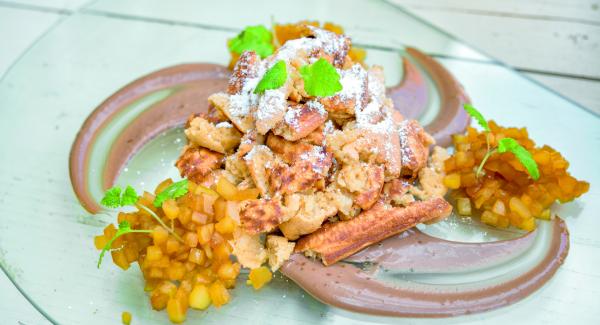 Torta austriaca con chocolate y conserva de manzana y peras (Kaiserschmarrn)