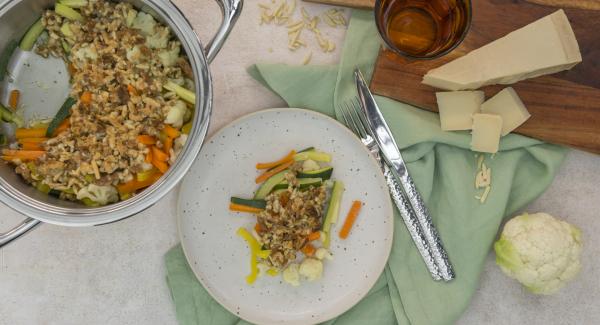 Verduras con corteza de queso crujiente	