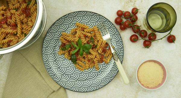 Fusilli con salsa de tomate