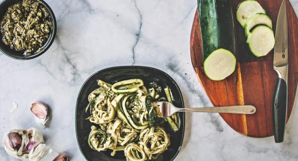 Pasta vegetal con pesto