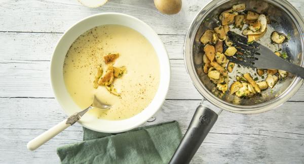 Sopa de apio y patatas con boletus