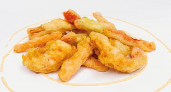 Tempura de verduras y langostinos