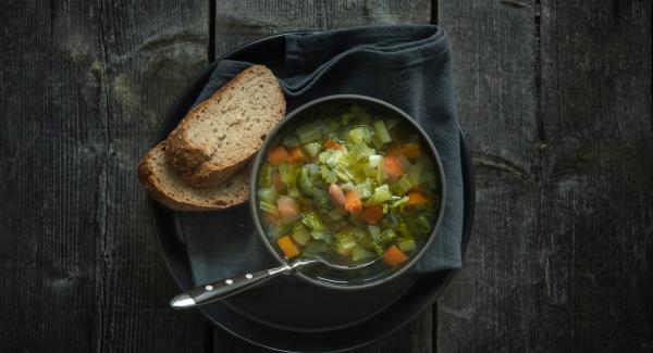 Sopa de verduras italiana