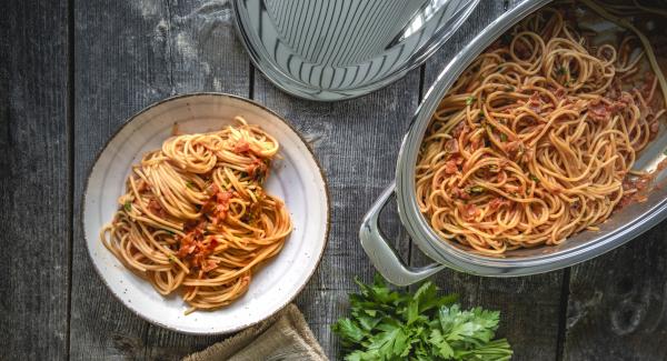 Espaguetis all'amatriciana