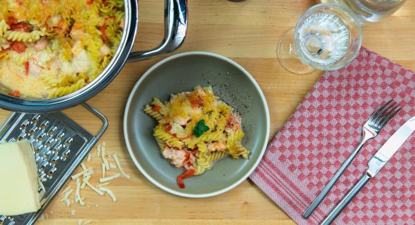 Pasta con salmón al gratén