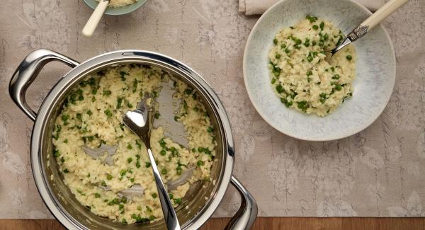 Risotto al limón con guisantes