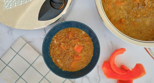 Curry rojo de lentejas con calabaza