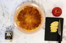 Tarta fina de manzana en sartén