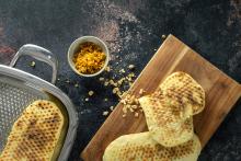 Pan de pita con cacahuetes y cheddar