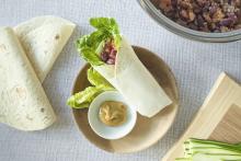 Wraps de alubias con salsa de anacardo