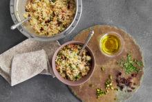 Ensalada de cuscús con arándanos y pistachos