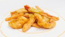 Tempura de verduras y langostinos