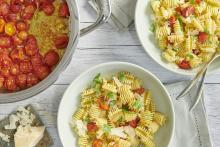 Pasta con tomates caramelizados