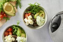 Bol de quinoa con rúcula y feta